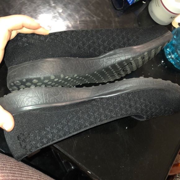 Skechers~air cooled memory foam~ Women's Black Memory Foam Shoes~8 - Picture 7 of 13